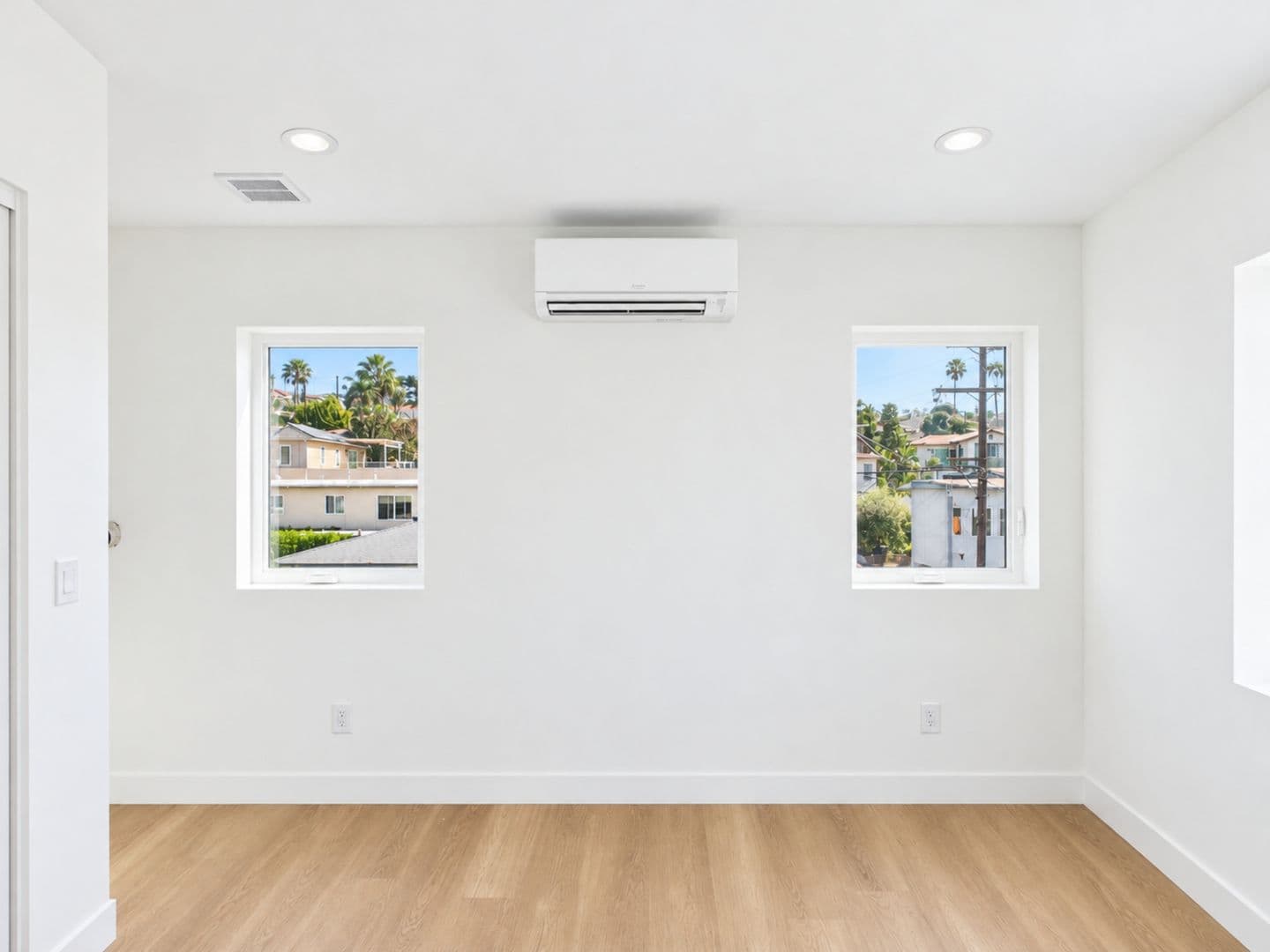 San Diego Apartment: 1485 Froude Street