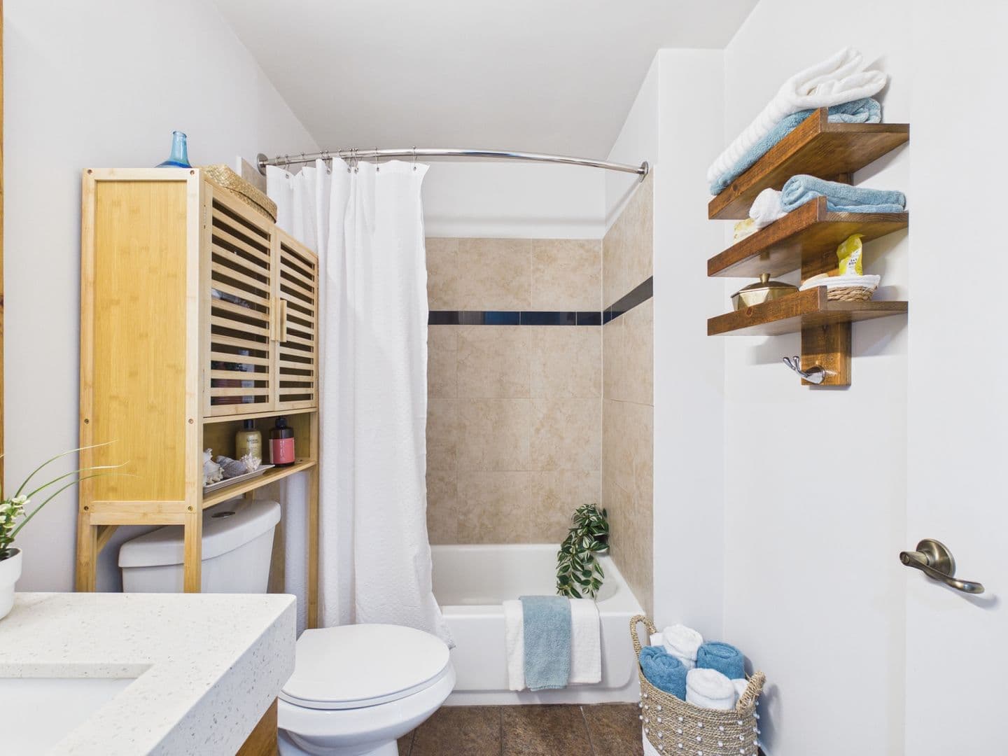 La Mesa Apartment: 7475 El Cajon Boulevard