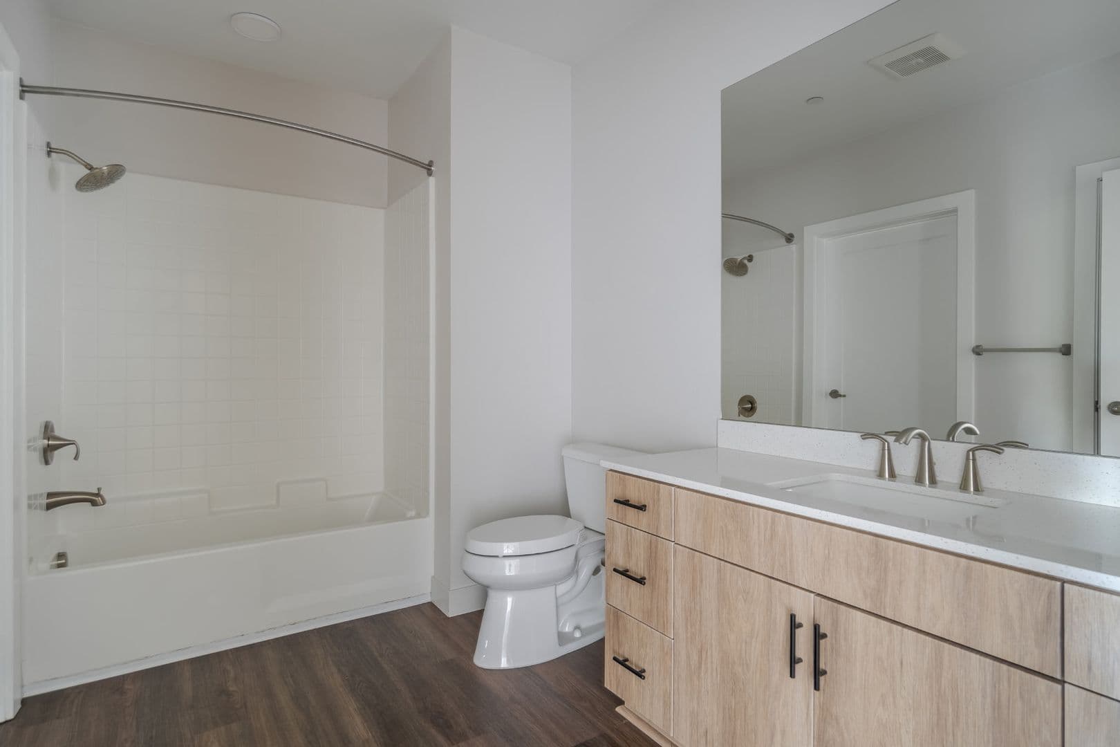 Vista Apartment: 1559 N. Santa Fe Avenue
