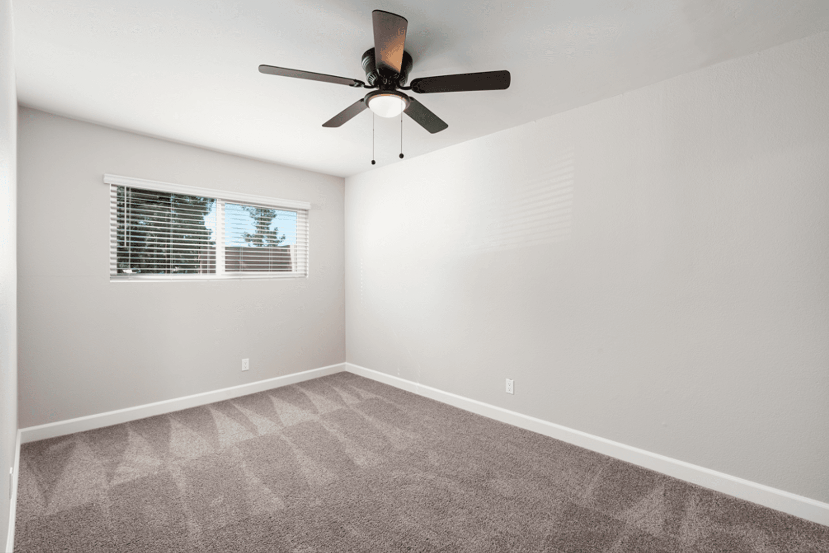 El Cajon Apartment: 294 Ballantyne  St.