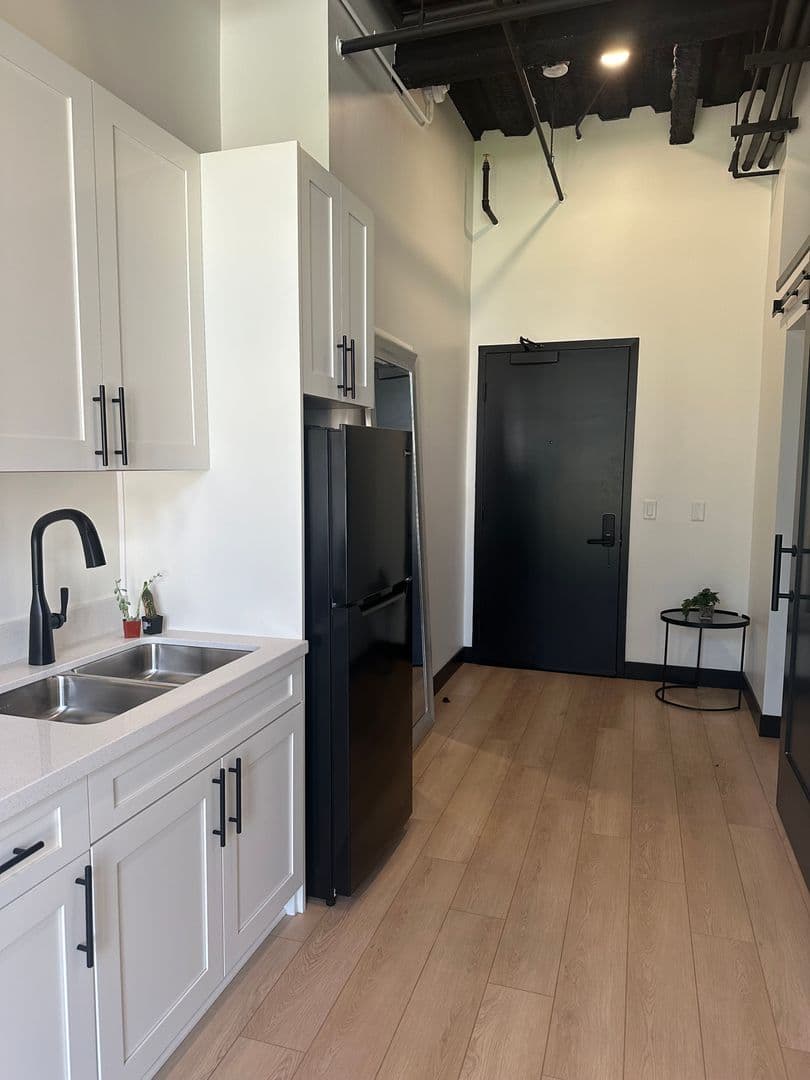 San Diego Apartment: 945 4th Avenue