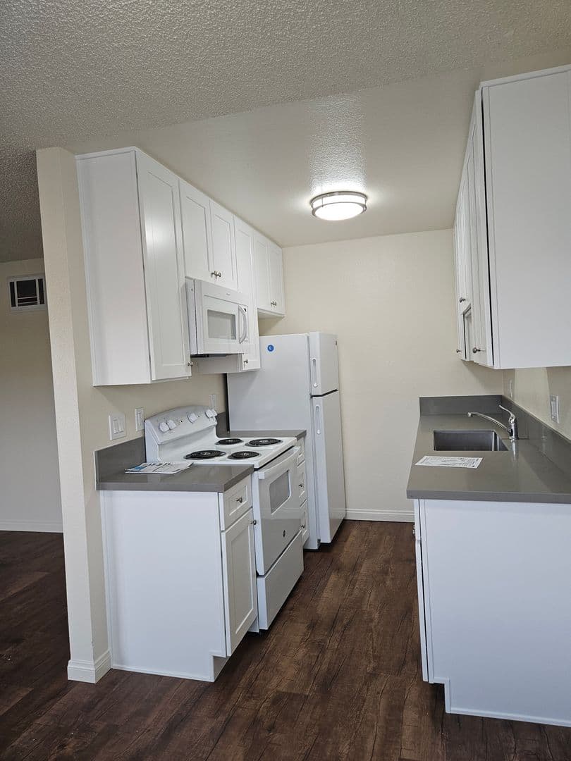 Chula Vista Apartment: 1051 Del Mar Avenue