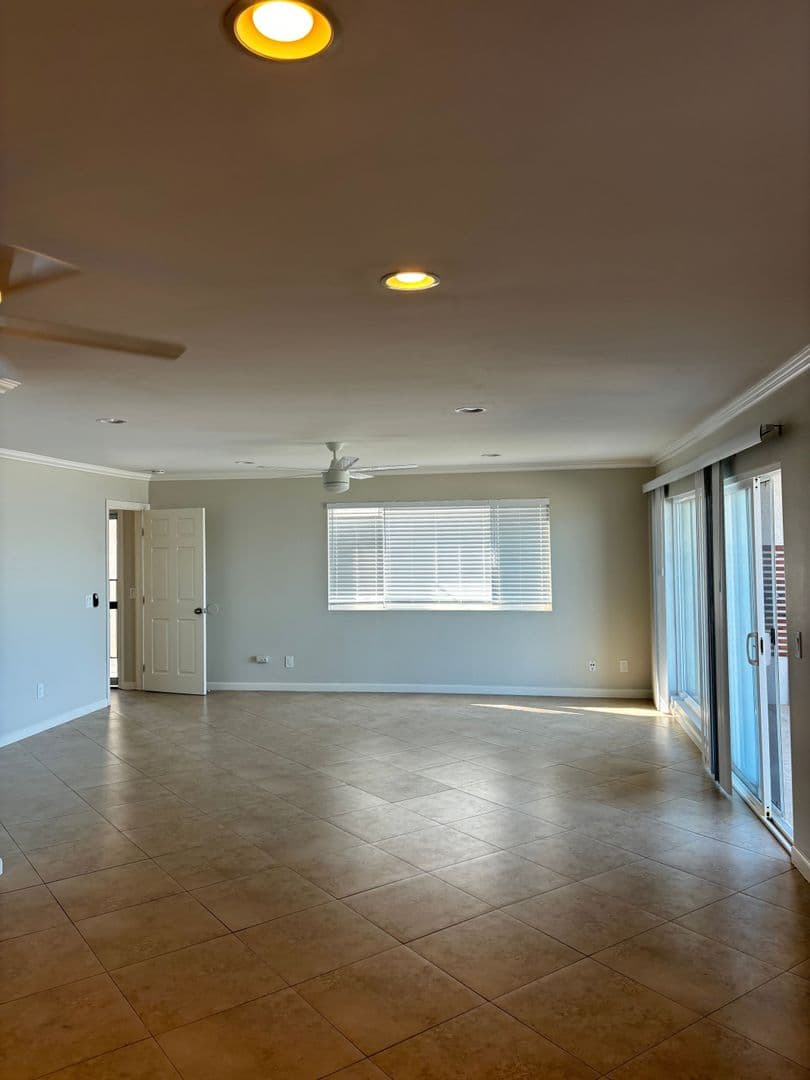 Imperial Beach Apartment: 642 Ocean Lane