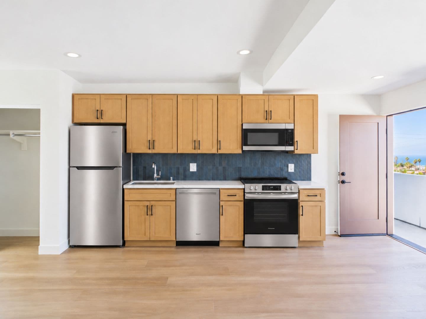 San Diego Apartment: 1485 Froude Street