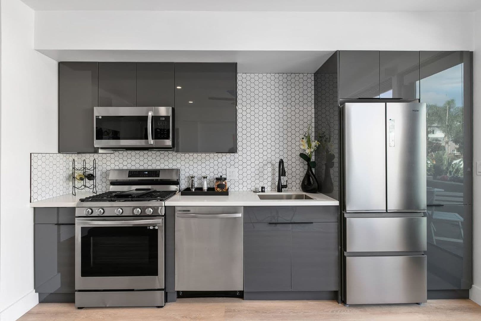 San Diego Apartment: 4551 Hamilton Street
