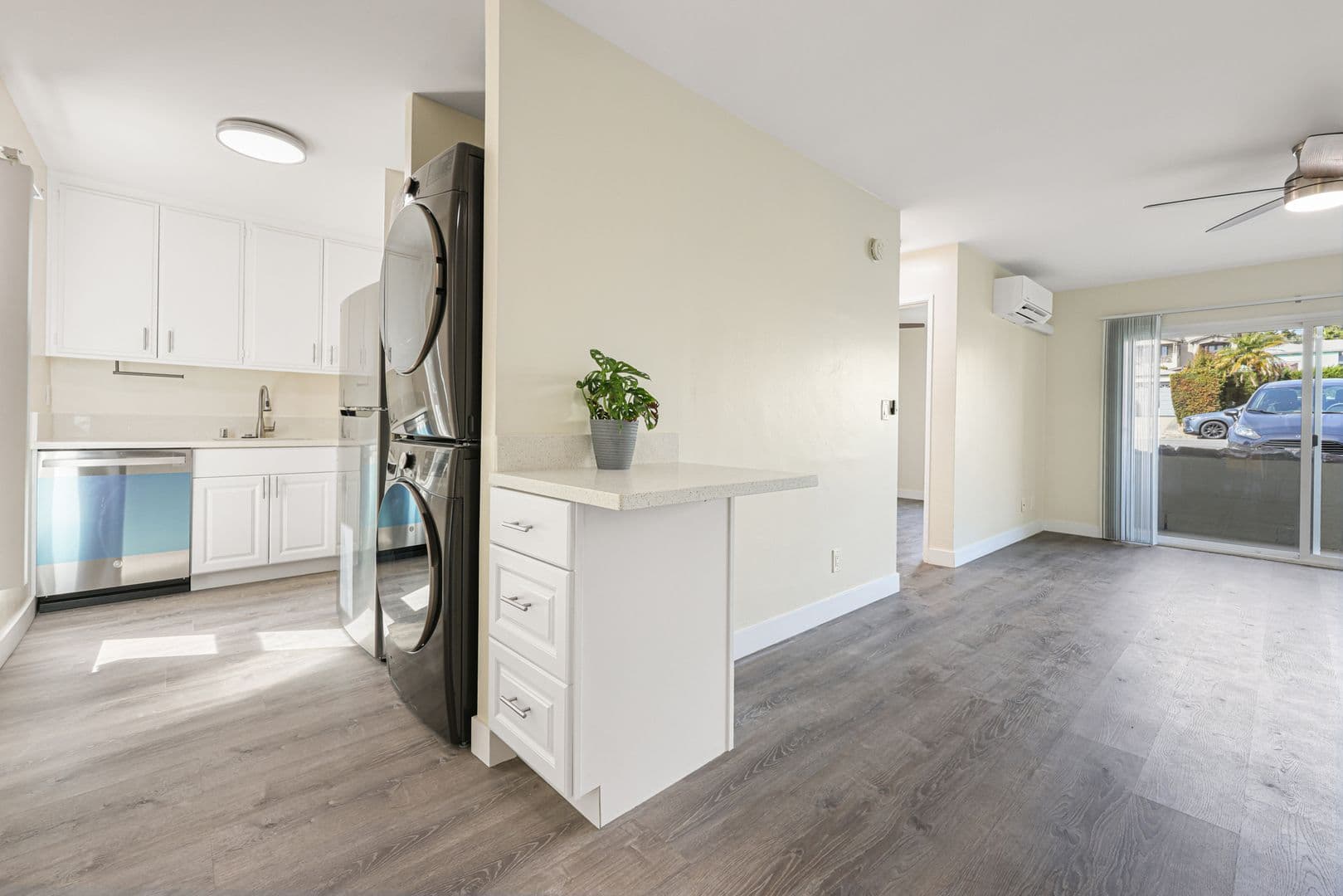 San Diego Apartment: 1707 Chalcedony Street