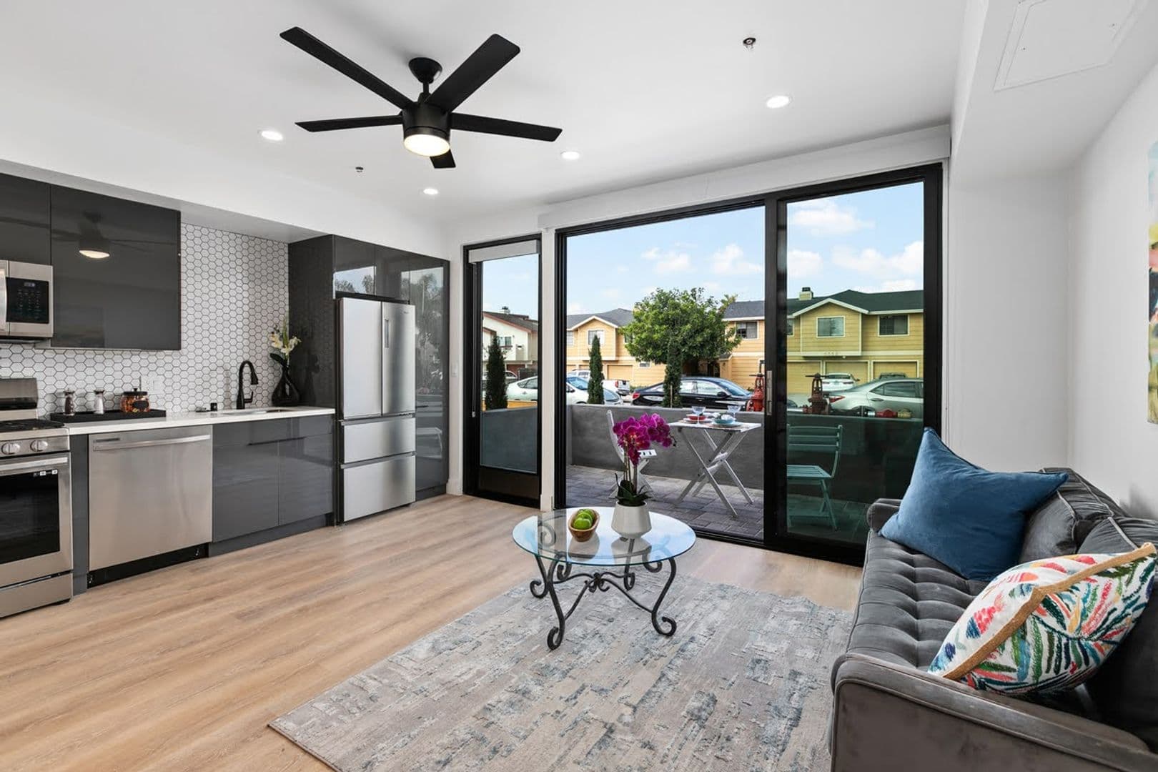 San Diego Apartment: 4551 Hamilton Street