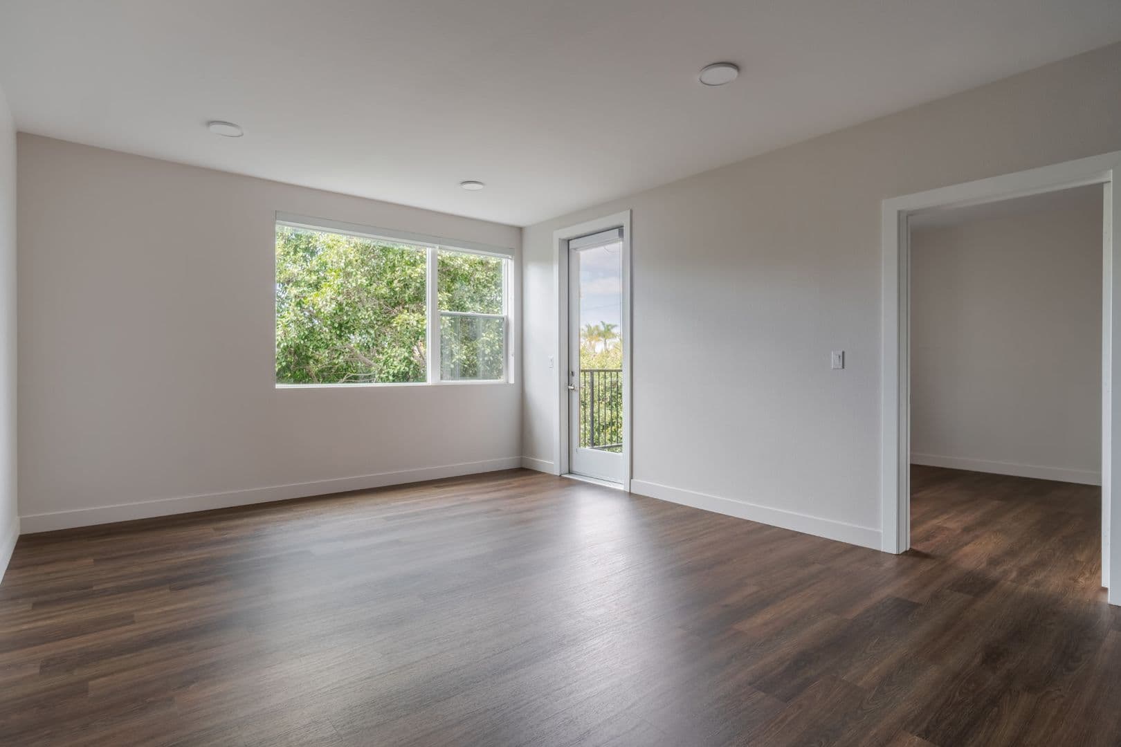 Vista Apartment: 1559 N. Santa Fe Avenue