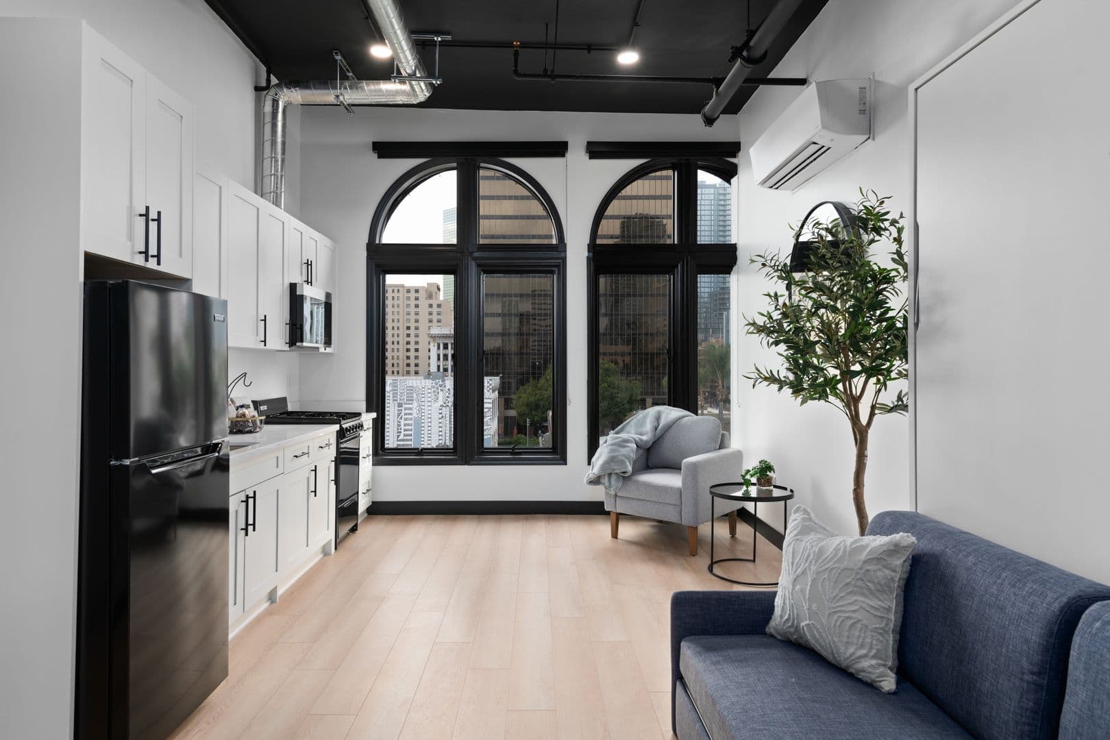 San Diego Apartment: 945 4th Avenue