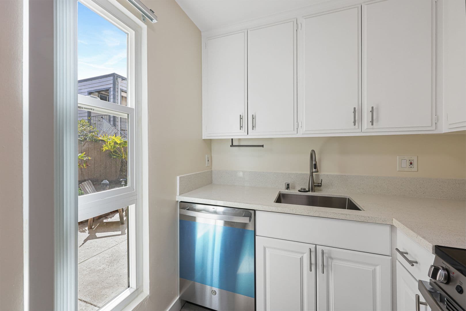San Diego Apartment: 1707 Chalcedony Street