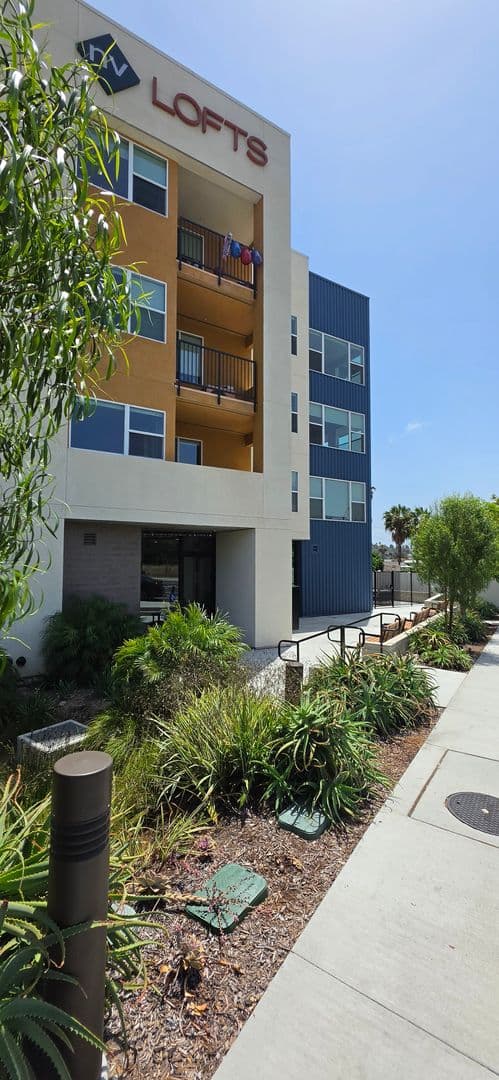 Vista Apartment: 1559 N. Santa Fe Avenue