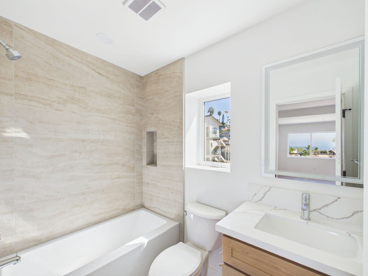 San Diego Apartment: 1485 Froude Street