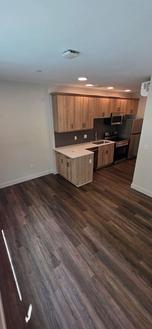 Vista Apartment: 1559 N. Santa Fe Avenue