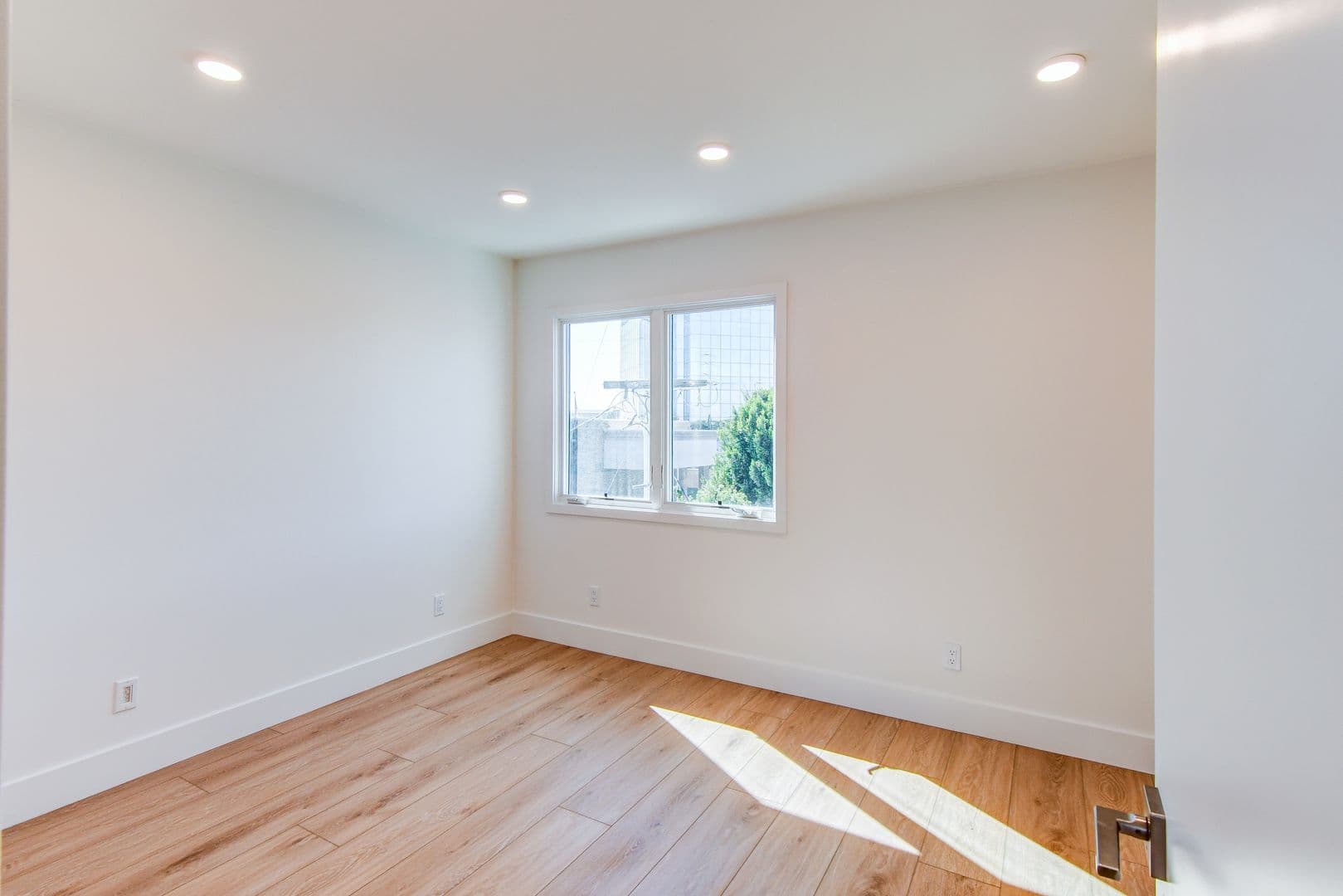 San Diego Apartment: 3942-3944  Bancroft Street