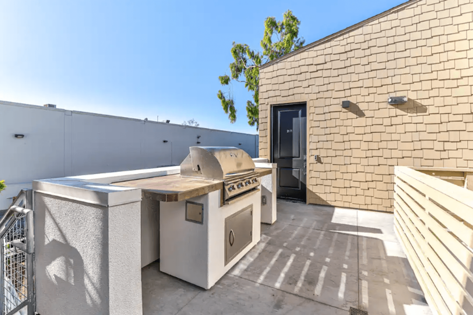 La Jolla Apartment: 7606 Girard Avenue