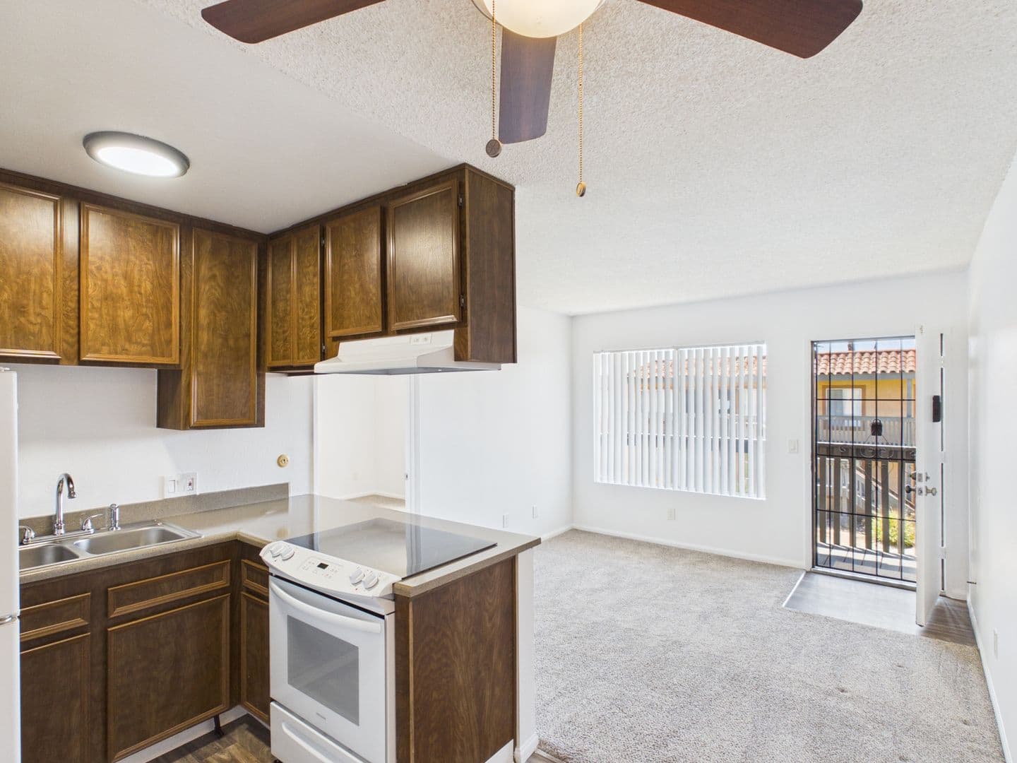 San Diego Apartment: 6106 Beadnell Way