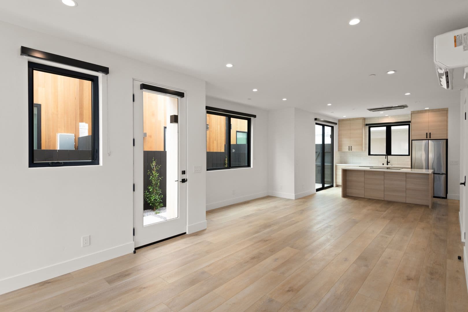 Encinitas Apartment: 811 3rd Street