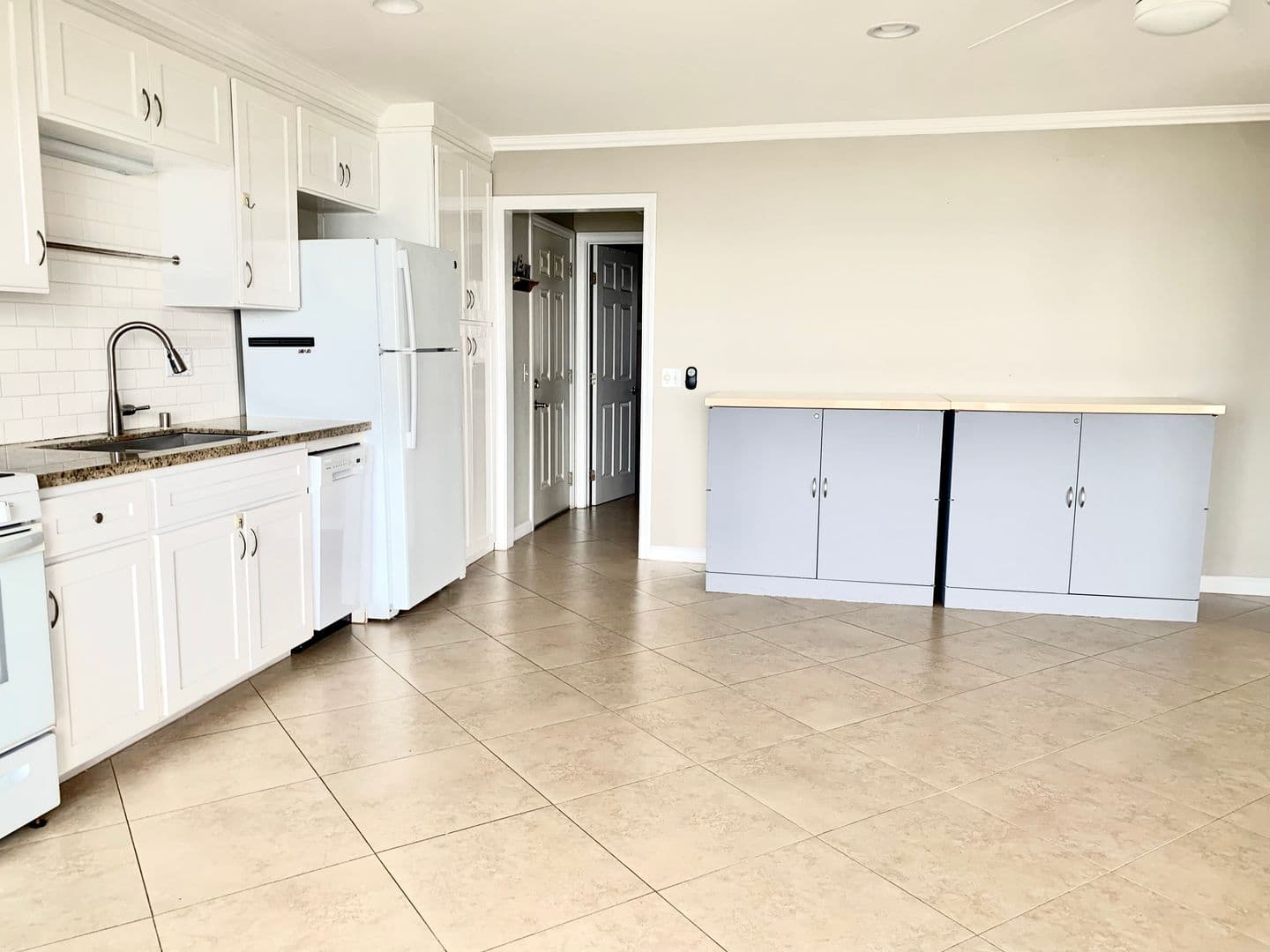 Imperial Beach Apartment: 642 Ocean Lane