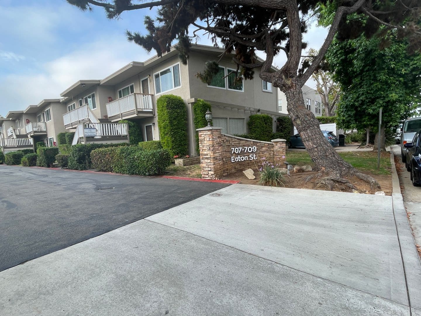 Oceanside Apartment: 707 - 709 Eaton Street
