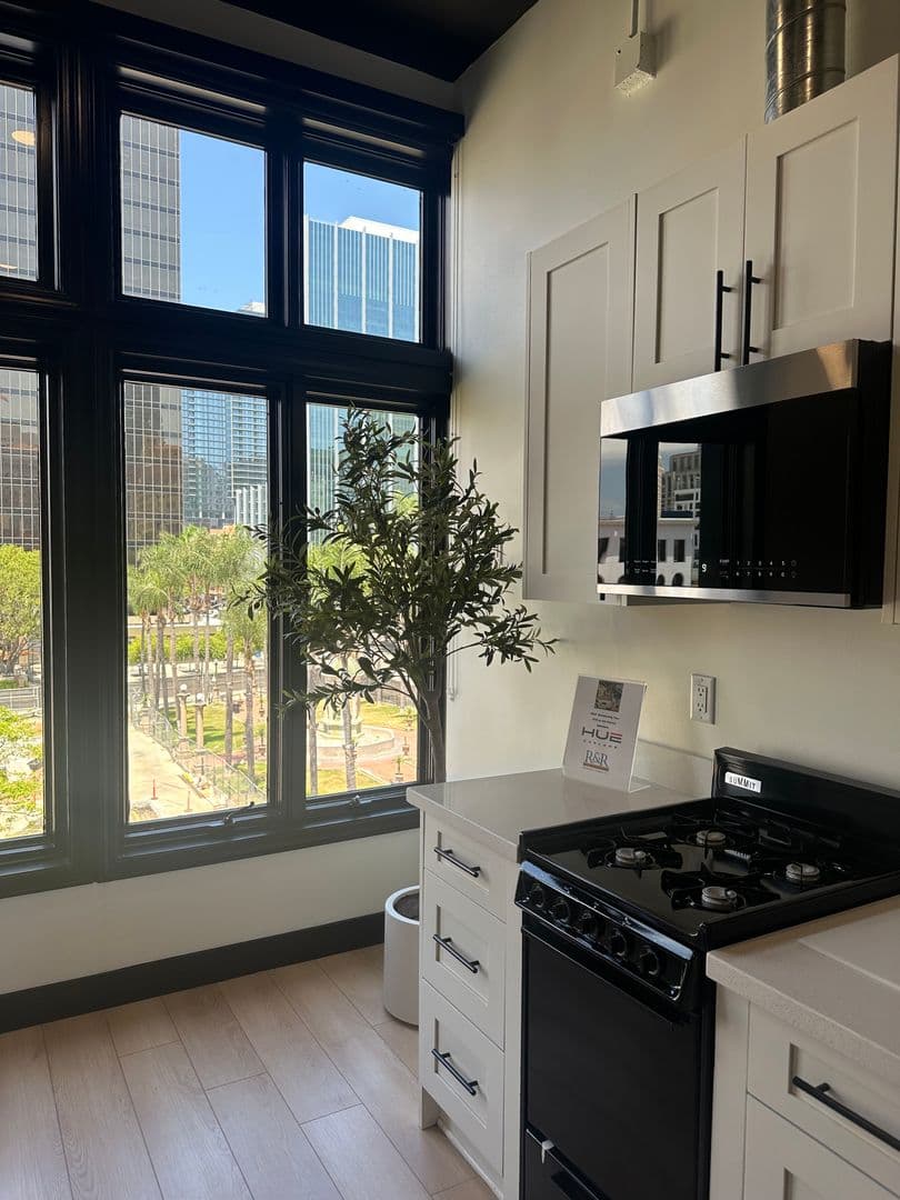 San Diego Apartment: 945 4th Avenue
