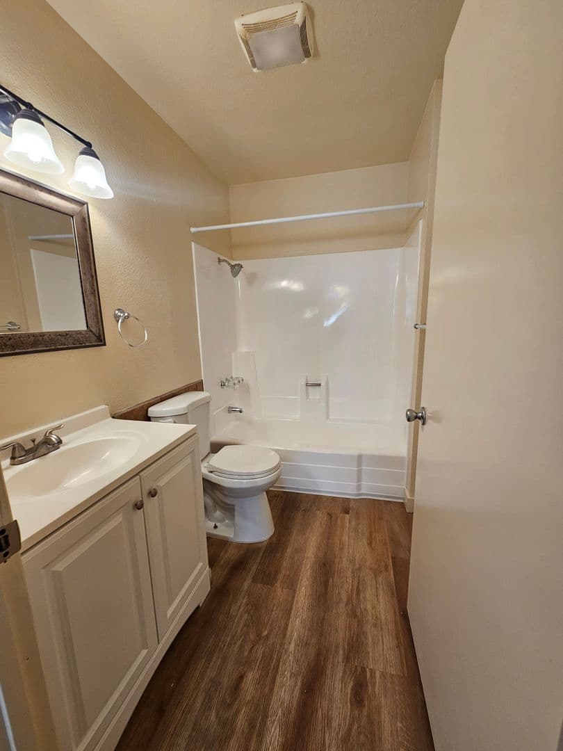 Chula Vista Apartment: 1052 Del Mar Ave
