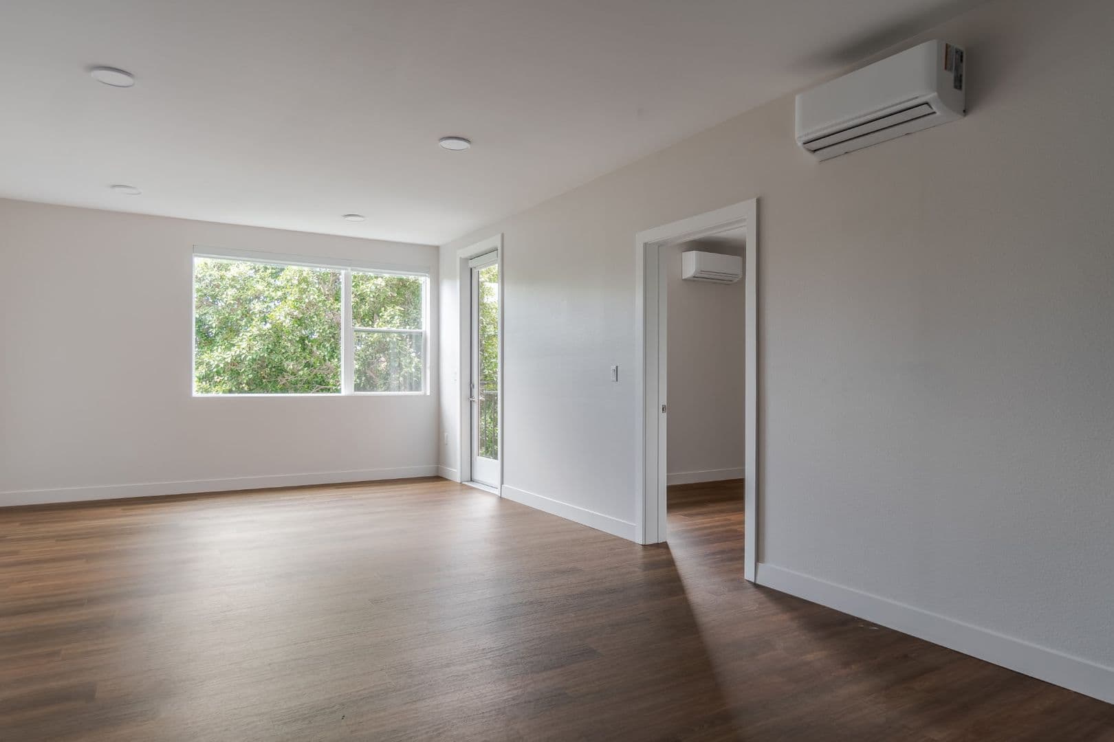 Vista Apartment: 1559 N. Santa Fe Avenue