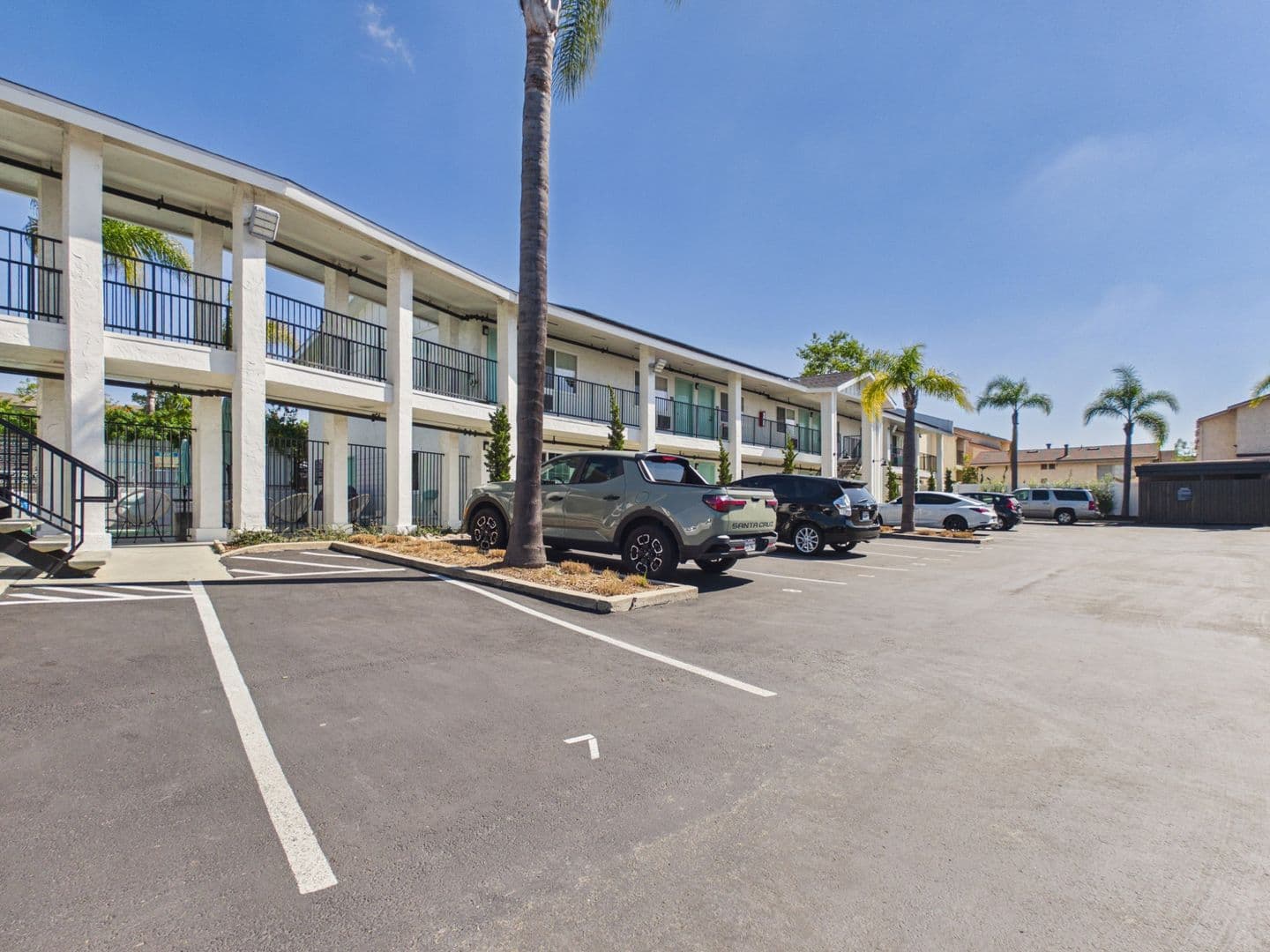 La Mesa Apartment: 7475 El Cajon Boulevard