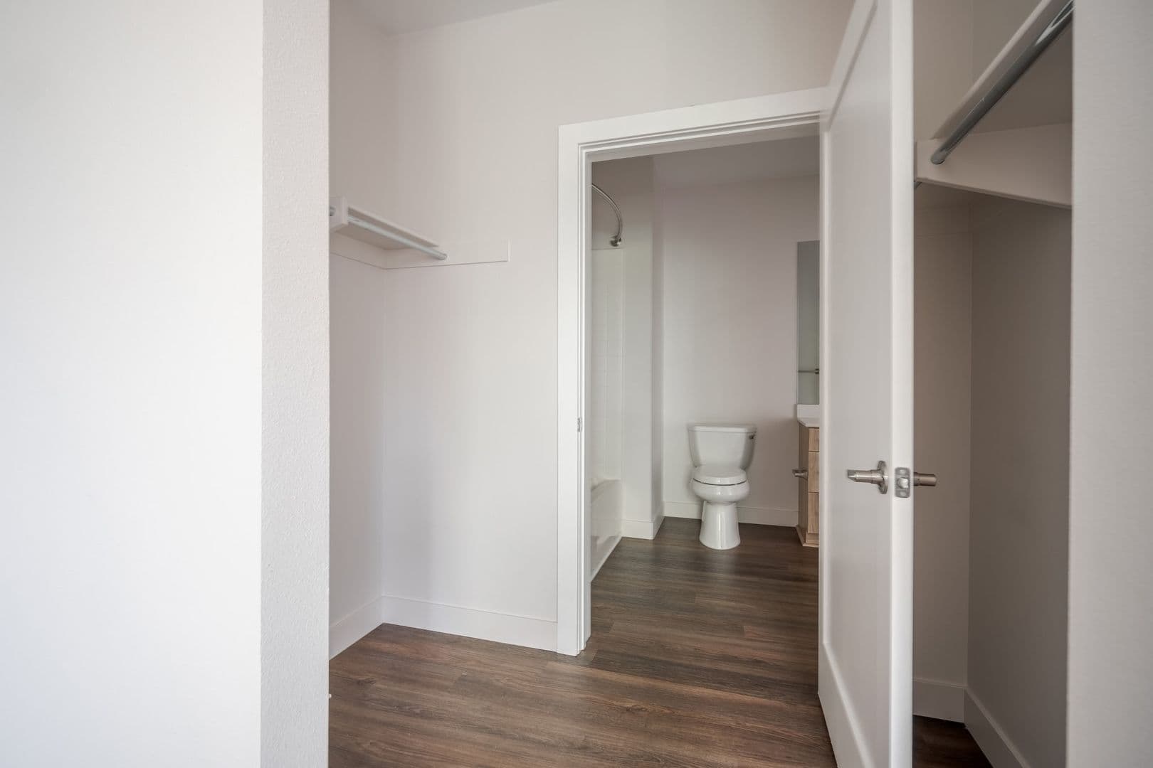 Vista Apartment: 1559 N. Santa Fe Avenue