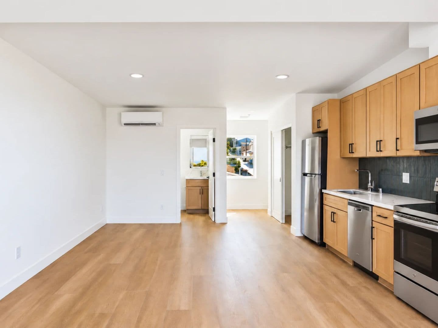 San Diego Apartment: 1485 Froude Street