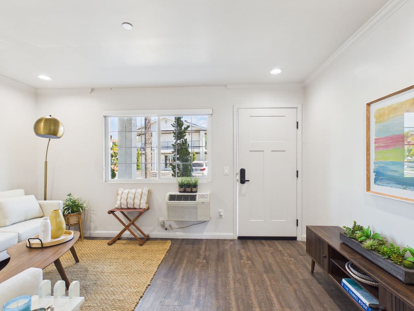 La Mesa Apartment: 7475 El Cajon Boulevard