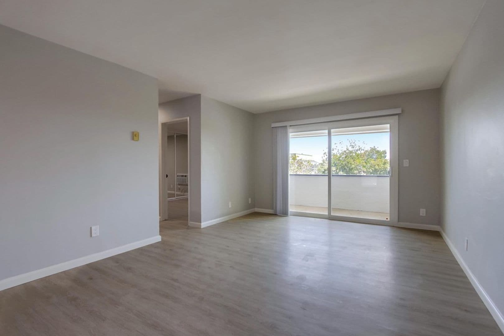 San Diego Apartment: 1650 Emerald Street