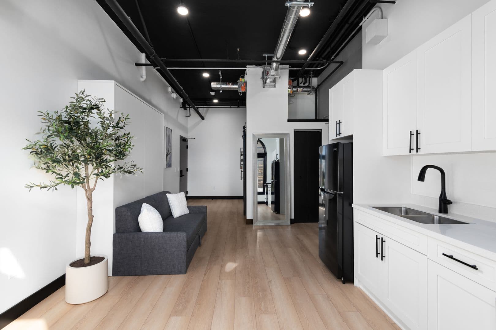 San Diego Apartment: 945 4th Avenue
