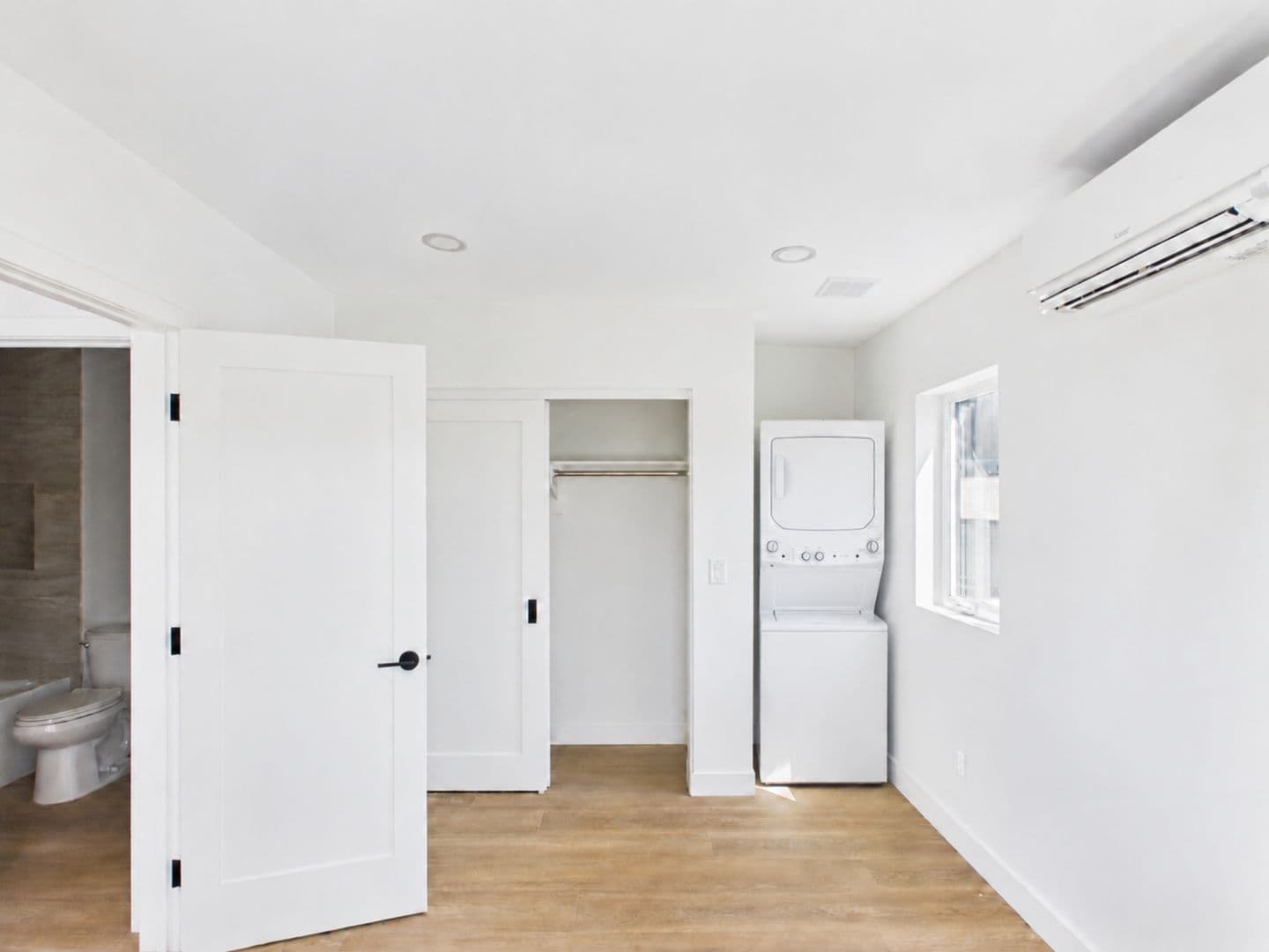 San Diego Apartment: 1485 Froude Street