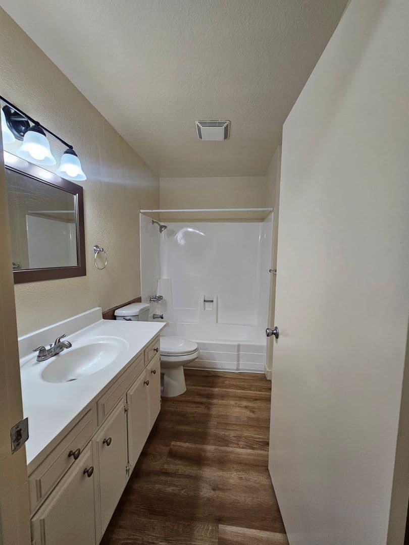 Chula Vista Apartment: 1052 Del Mar Ave