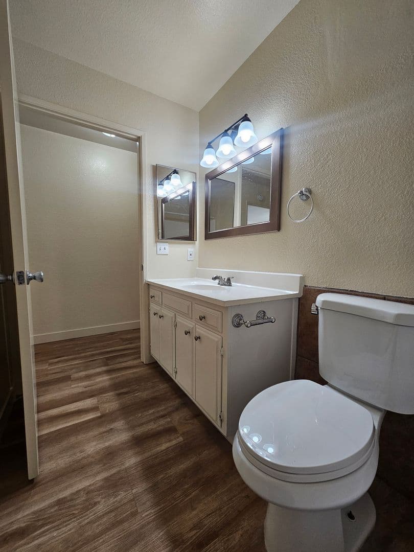 Chula Vista Apartment: 1052 Del Mar Ave