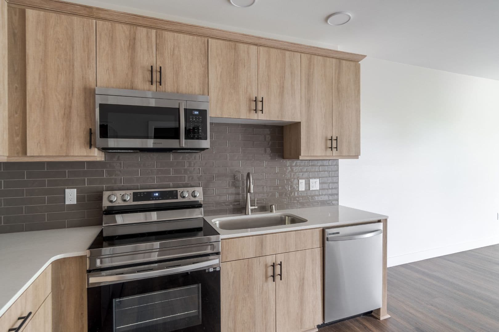 Vista Apartment: 1559 N. Santa Fe Avenue