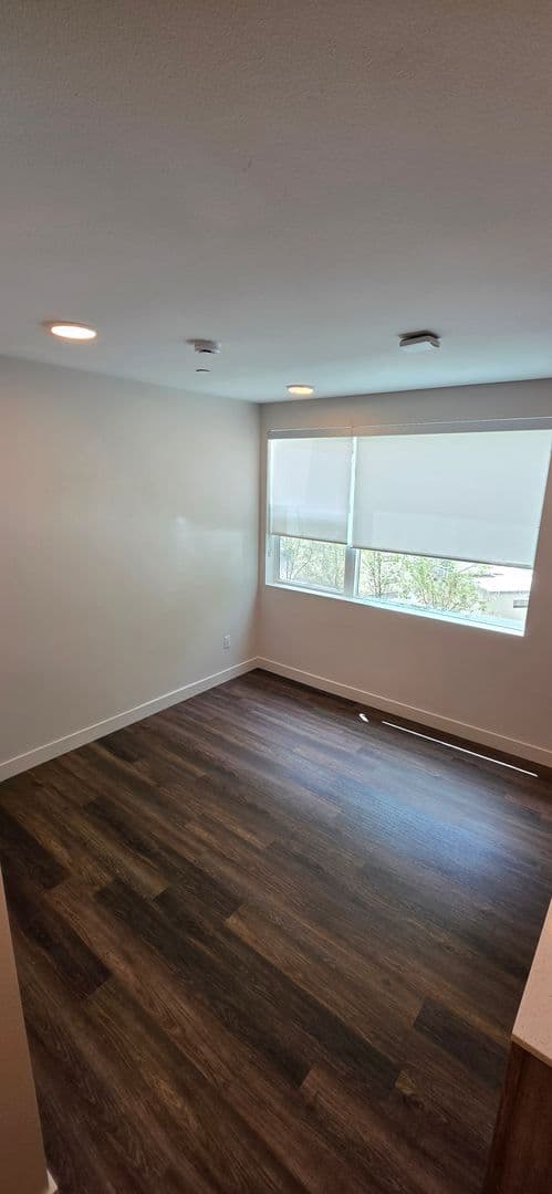 Vista Apartment: 1559 N. Santa Fe Avenue