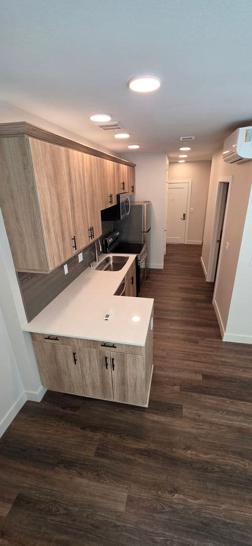 Vista Apartment: 1559 N. Santa Fe Avenue