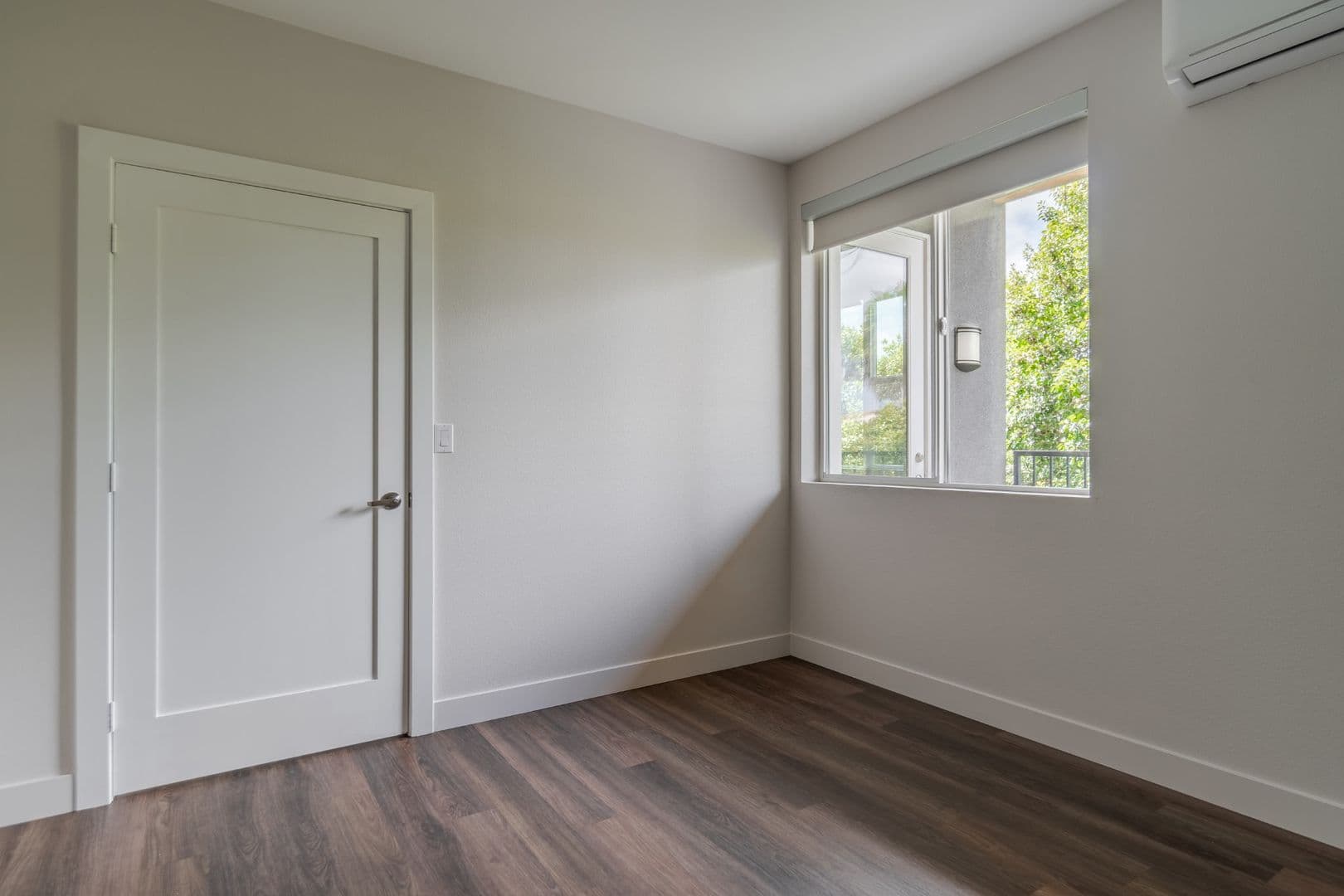 Vista Apartment: 1559 N. Santa Fe Avenue