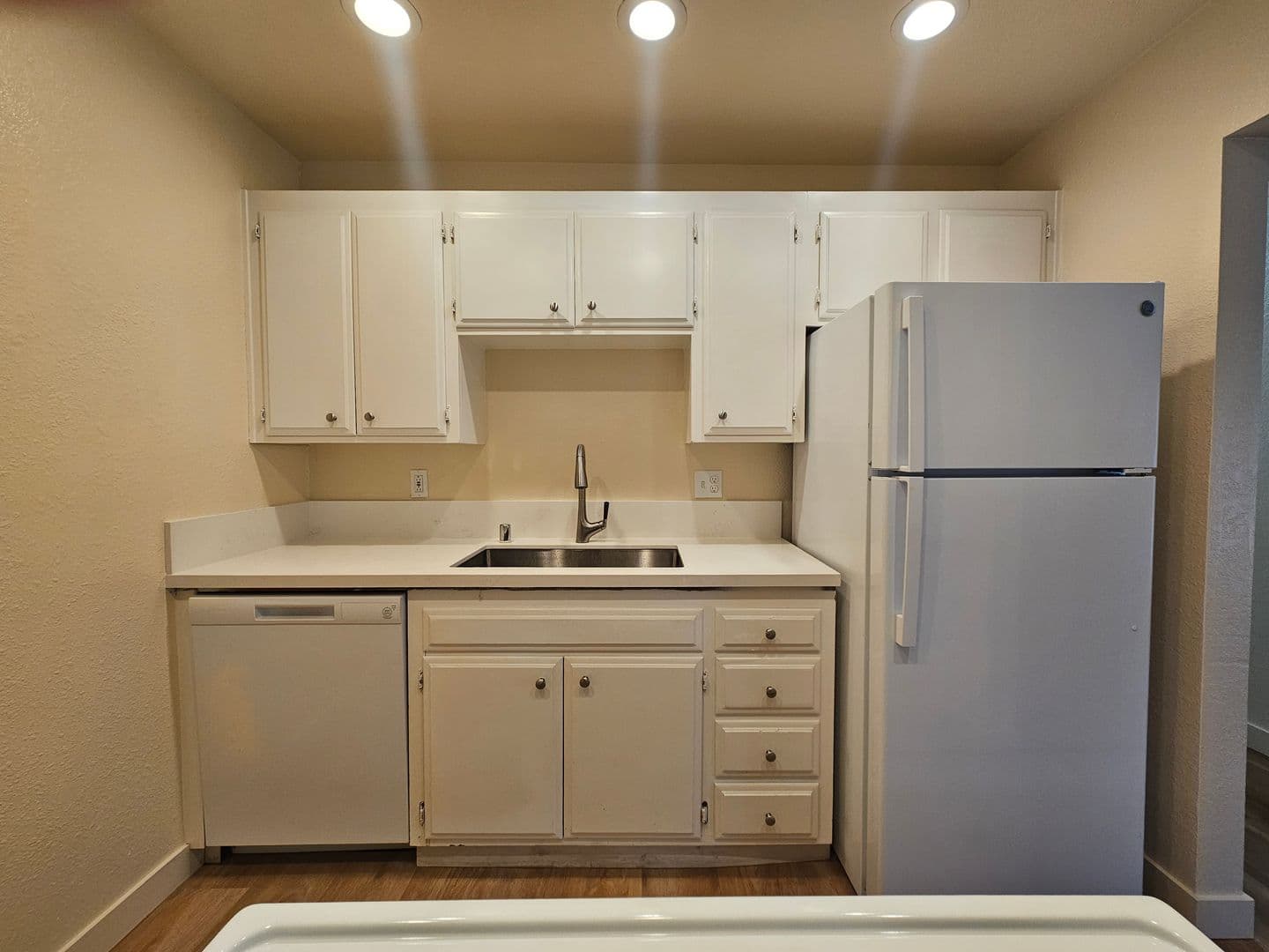 Chula Vista Apartment: 1052 Del Mar Ave
