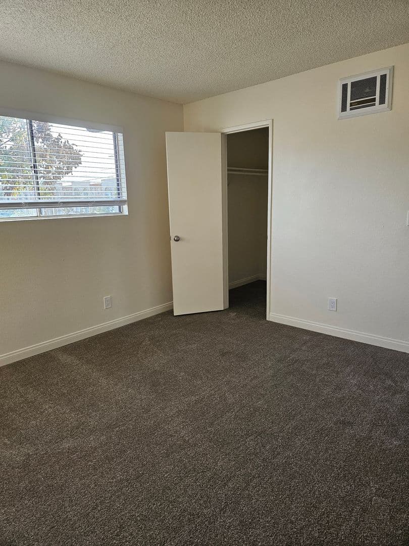 Chula Vista Apartment: 1051 Del Mar Avenue