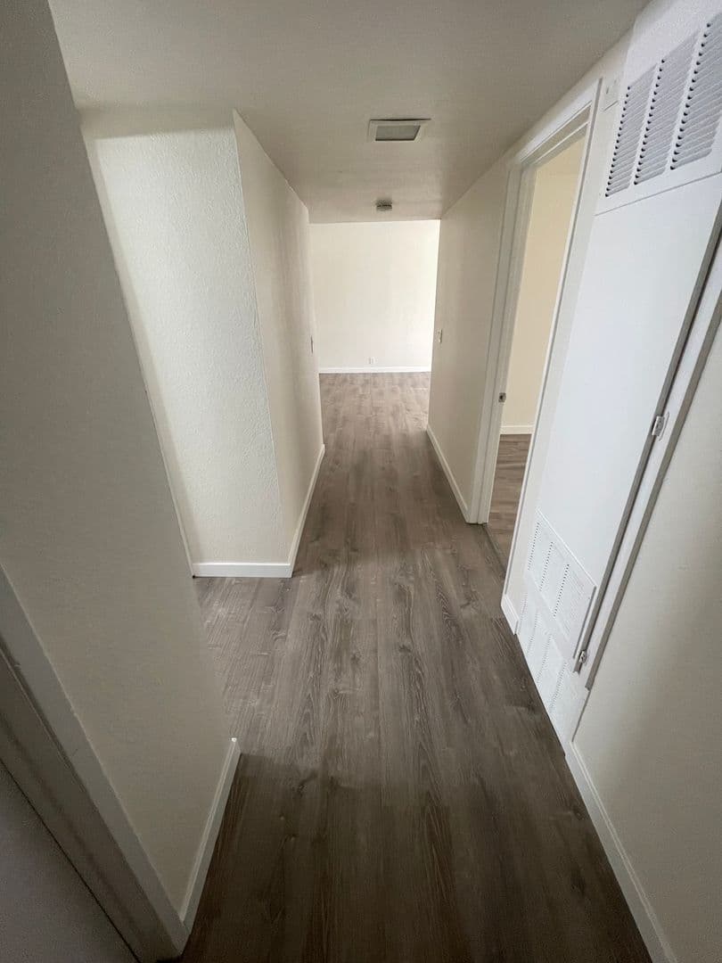 Oceanside Apartment: 707 - 709 Eaton Street