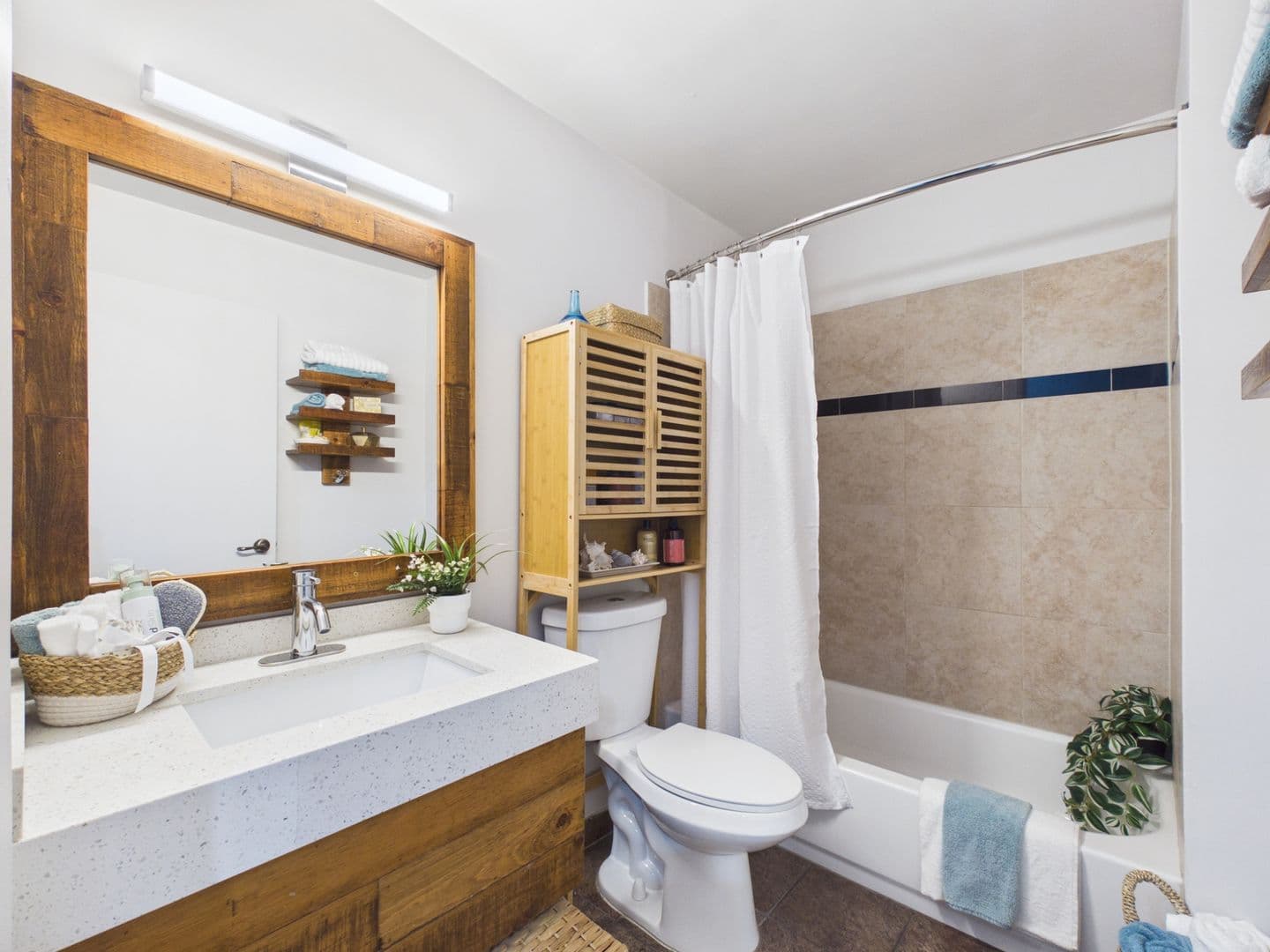 La Mesa Apartment: 7475 El Cajon Boulevard