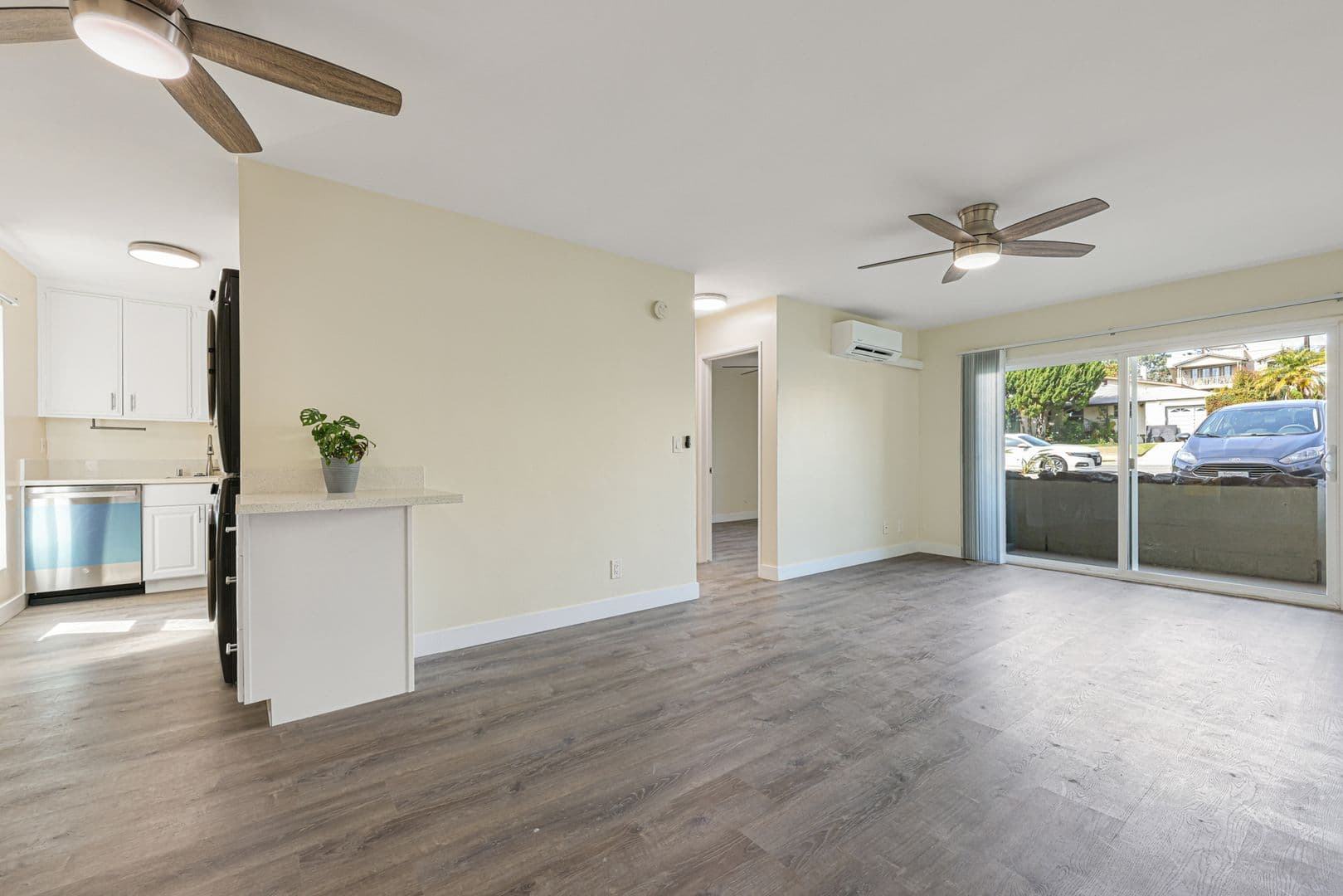 San Diego Apartment: 1707 Chalcedony Street