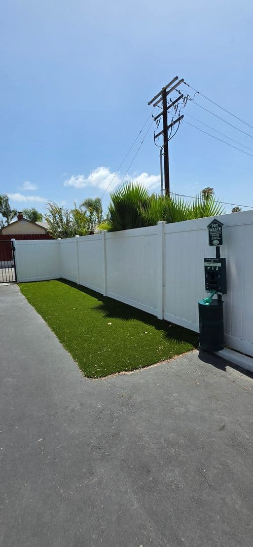 Vista Apartment: 1559 N. Santa Fe Avenue
