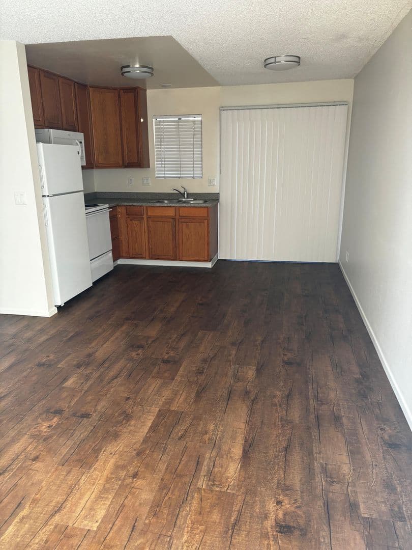 Chula Vista Apartment: 411 and 415 Park Way