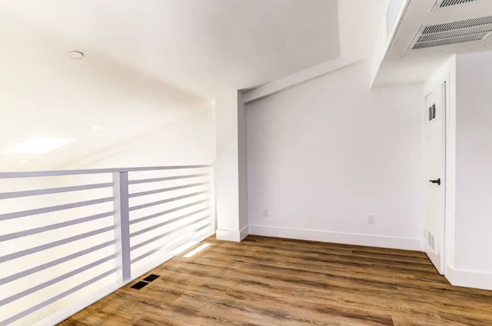 La Jolla Apartment: 7606 Girard Avenue