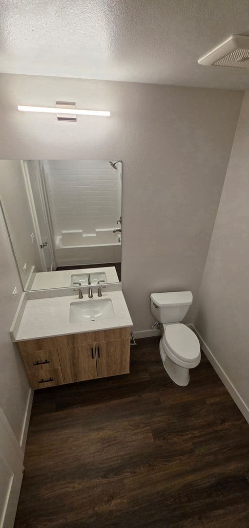 Vista Apartment: 1559 N. Santa Fe Avenue
