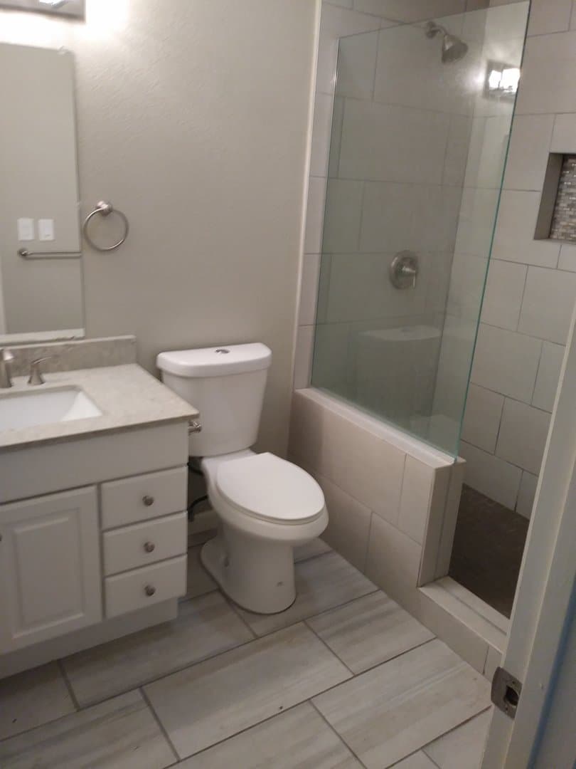 Oceanside Apartment: 707 - 709 Eaton Street
