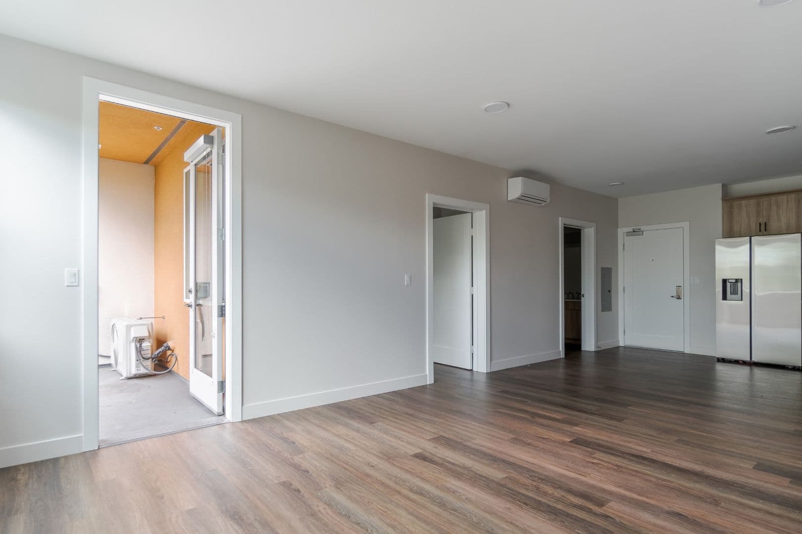 Vista Apartment: 1559 N. Santa Fe Avenue